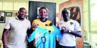 SEALED DEAL . . . Manica Diamonds’ new signing, Kuda Mahachi with the club chairman, Masimba Chihowa (right) and administrator, Owen Sango after the former Warriors player penned a two-year deal with the Mutare based club last Sunday